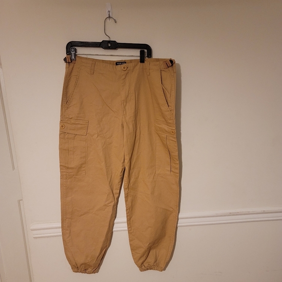 NEW Fashion Nova Cargo Pants 💗 - Picture 3 of 5